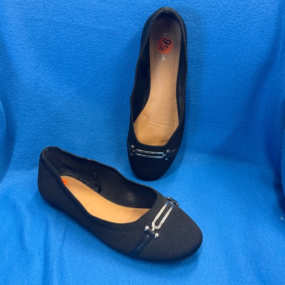 Nautica Stylish Black Knit Flats with Silver Accent Size 9.5 - Picture 1 of 6
